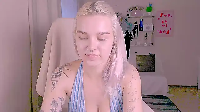 Hot_Blonda: онлайн-секс-чат