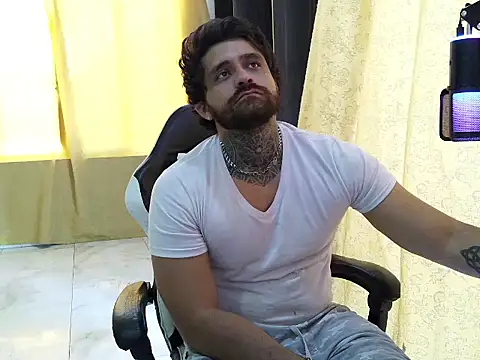 aronmiller404 Live XXX-chat