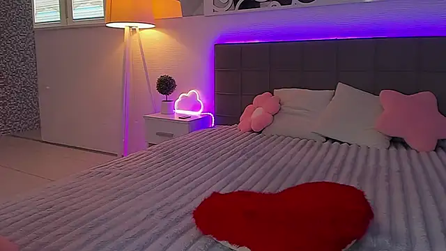 Chatroom XXX en direct de LuisaClover
