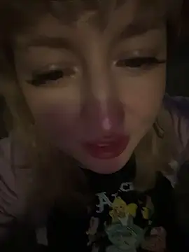 RonnieKiss Adlı Modelin Canlı XXX Sohbeti