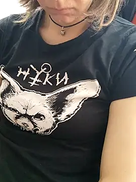 Aashikalaa Adlı Modelin Canlı XXX Sohbeti
