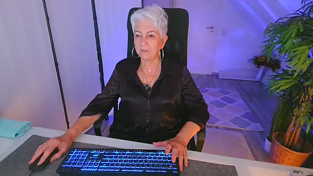 Chat +18 de LovelyHelena ao vivo