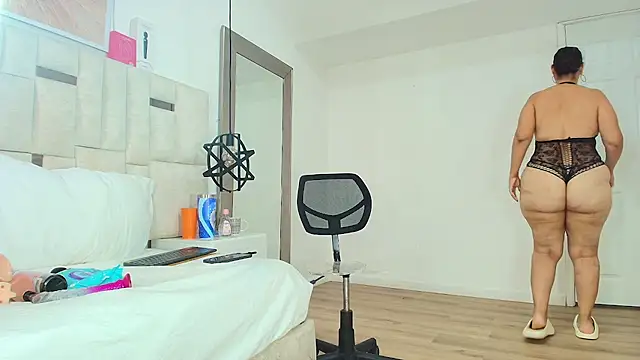 Sara_BigAss-'s Live XXX Chat
