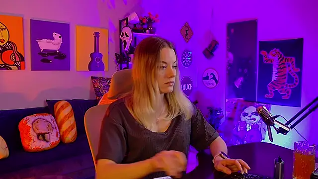 VireliaMoonfall's Live XXX Chat