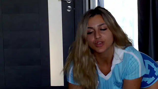 NicolePlay Adlı Modelin Canlı XXX Sohbeti