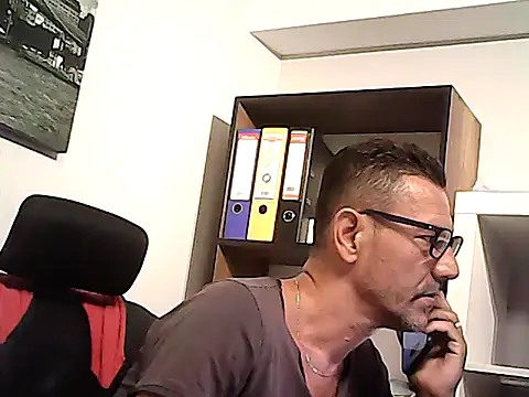 mastercharisma35 Adlı Modelin Canlı XXX Sohbeti