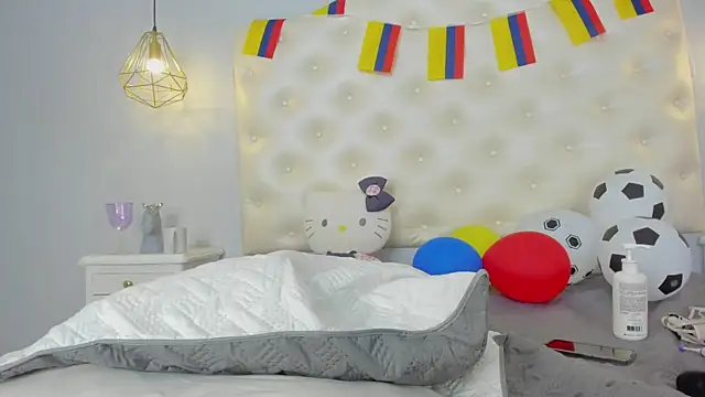 ninaavelvettのライブXXXチャット