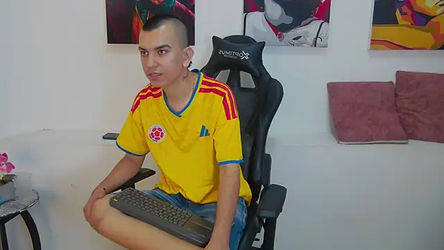 Rowan_Cley élő XXX-chatje