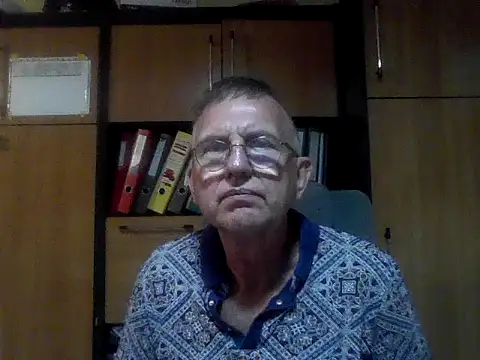 צ'אט XXX בשידור חי של Robotnikm