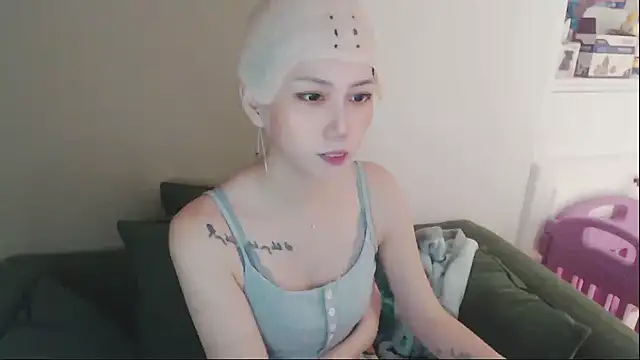 whitecat13 Adlı Modelin Canlı XXX Sohbeti