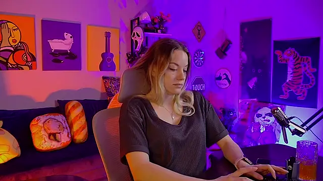 VireliaMoonfall Adlı Modelin Canlı XXX Sohbeti