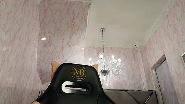Dolly_boobsy Adlı Modelin Canlı XXX Sohbeti