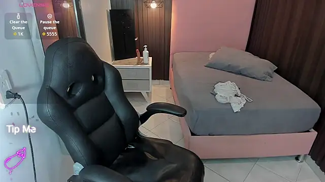 ROXXYBLOOM's Live XXX Chat