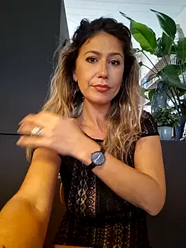 CelynaRoss Chat XXX live