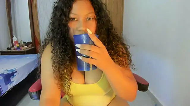Lunastar02 লাইভ XXX চ্যাট