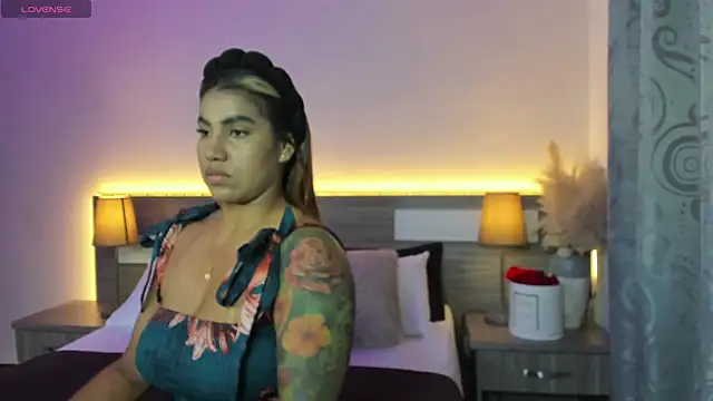 ZarahFoxx's Live XXX Chat