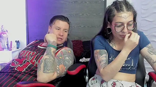 צ'אט XXX בשידור חי של inkedsinners_