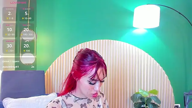 Chatroom XXX en direct de Alicecoule_