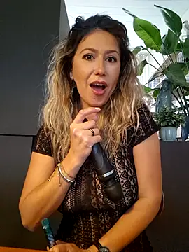 دردشة CelynaRoss الجنسية المباشرة