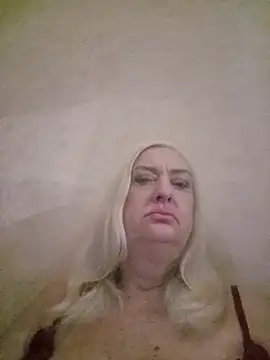 Julia20X's Live XXX Chat