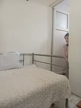 Czat XXX na żywo – RidemerafSuzana