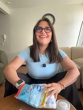 sukhakunis1's Live XXX Chat