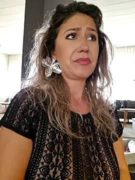 Chat +18 de CelynaRoss ao vivo
