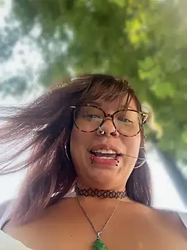 צ'אט XXX בשידור חי של moan4mona