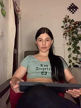 Estefani_32 élő XXX-chatje