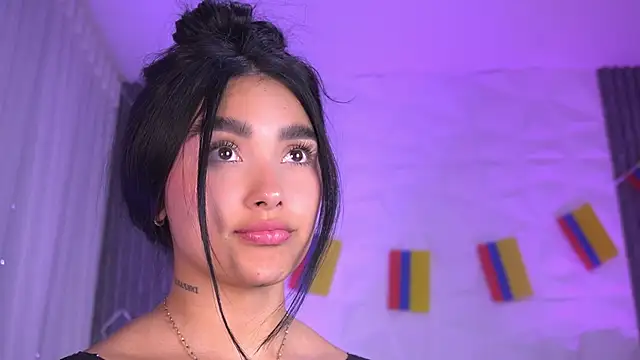 katy_rioss Adlı Modelin Canlı XXX Sohbeti