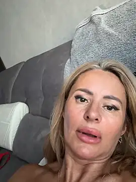 Tania201243 live XXX chat