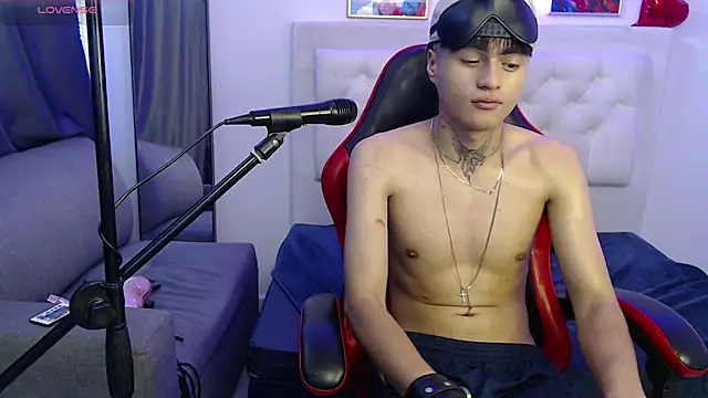 Ninou_14 live XXX chat