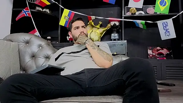 matteosantos Adlı Modelin Canlı XXX Sohbeti