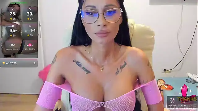 kissnicol32's Live XXX Chat