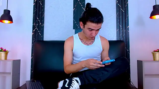 Feiccer_Castquer Chat XXX in diretta
