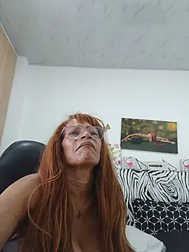 BustyMilf_ 即時 XXX 聊天
