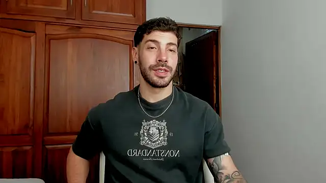 Chat XXX Live Guyinthemountain