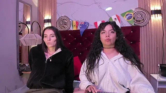 Valkiria-and-Dione's Live XXX Chat