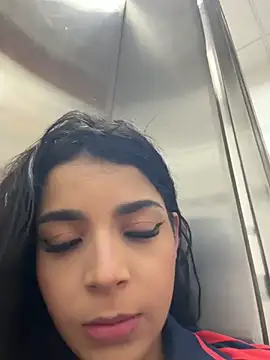 ArieliciousXXX XXX чат на живо