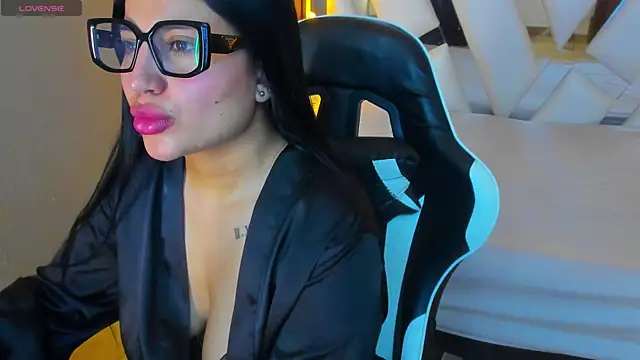 Chatroom XXX en direct de soffy_foxxy