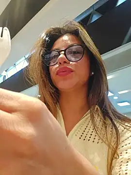 Karen_San_Miguel Show in webcam