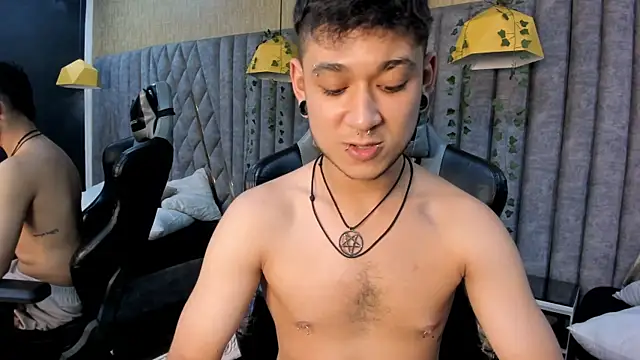MarkLaurens live XXX chat