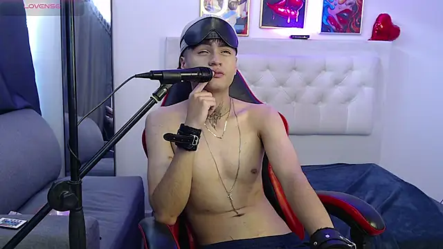 Ninou_14's Live XXX Chat