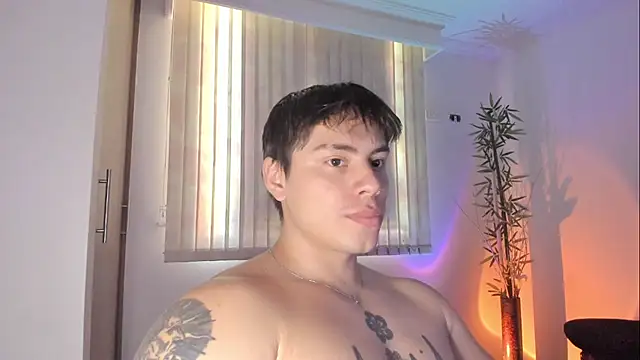 Giordano_Russo's Live XXX Chat