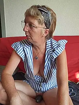 lescoquinsdu40 Adlı Modelin Canlı XXX Sohbeti