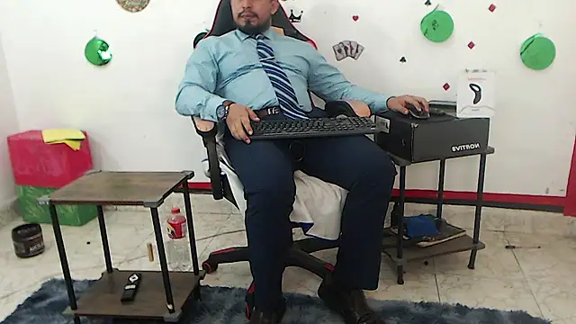 دردشة KalethBigDick الجنسية المباشرة