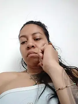 Tiphanydirty3 Adlı Modelin Canlı XXX Sohbeti