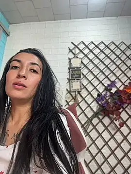 Chat +18 de SALOME_KORLAND ao vivo