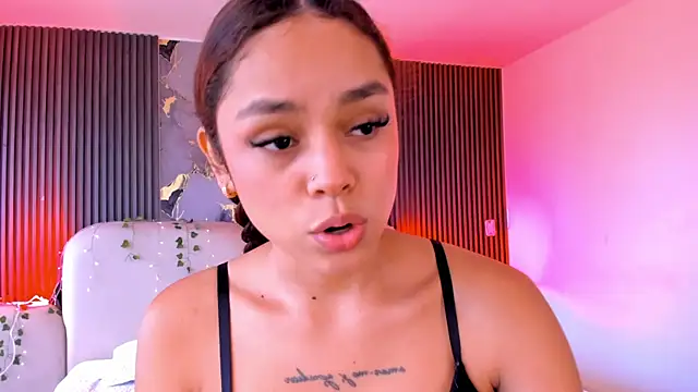 CarolineFyreのライブXXXチャット