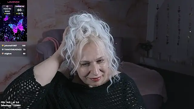 Penelope_Pinky Adlı Modelin Canlı XXX Sohbeti